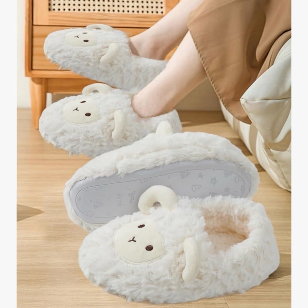 New Cute Sheep Alpaca Plush Slippers White Fuzzy Furry House Shoes S/M (36-38) - Picture 4 of 5